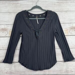 Free People Grommet Neck Trim Rib Knit Blouse Womens Large Gray